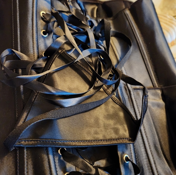 Nwot Womens Black Bone In Corset Style Medium - Picture 5 of 5